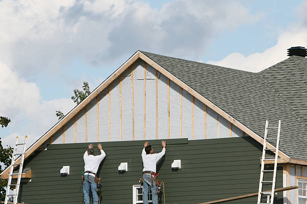 Professional Siding technician working in New Brunswick, NJ